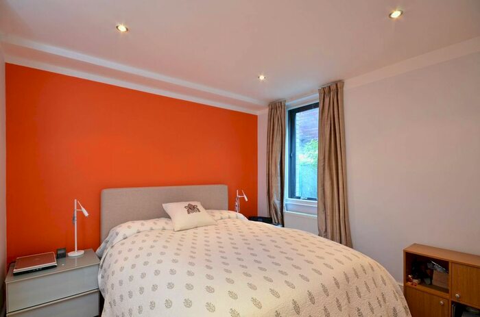 2 Bedroom Flat To Rent In Cromwell Road, Earls Court, London, SW5