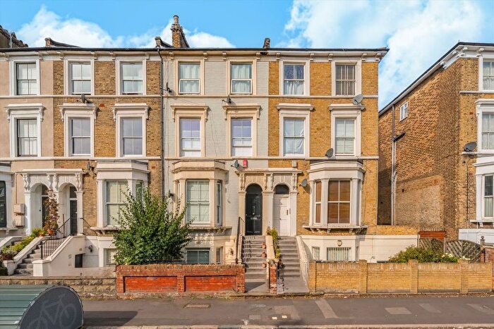2 Bedroom Flat For Sale In Lauriston Road, Victoria Park, E9