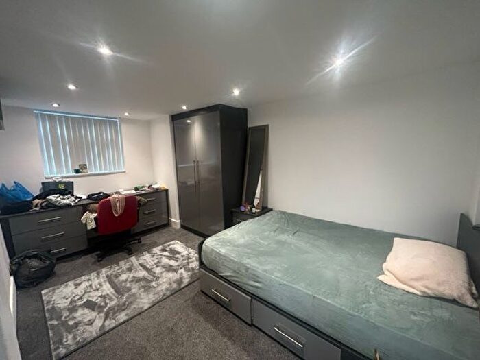 6 Bedroom Terraced House To Rent In Chestnut Avenue, Hyde Park, Leeds, LS6