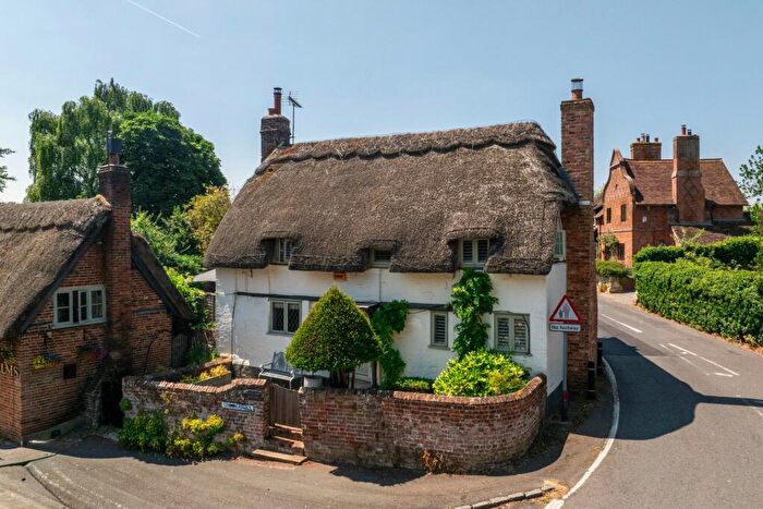 3 Bedroom Detached House For Sale In Stockaway, Weedon, Aylesbury, Buckinghamshire, HP22