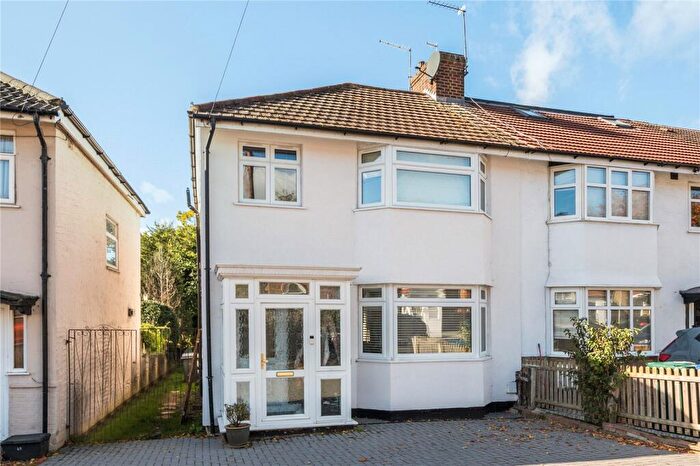 3 Bedroom End Of Terrace House For Sale In Fairfield Way, Barnet, EN5
