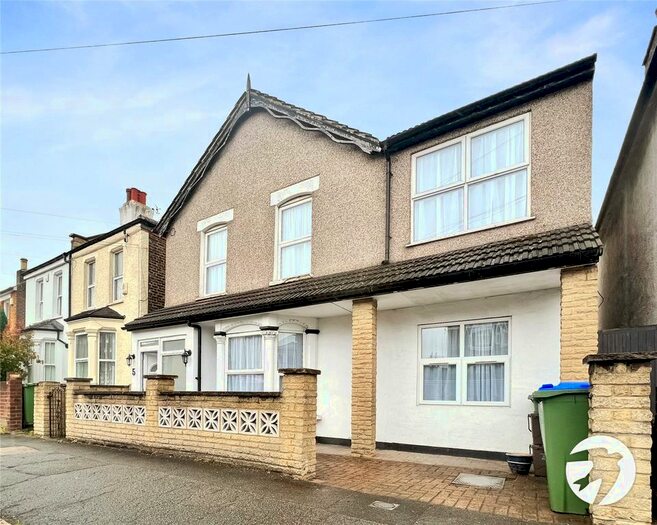 6 Bedroom Detached House To Rent In Sandford Road, Bexleyheath, DA7