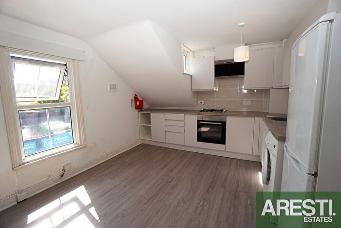 1 Bedroom Flat To Rent In Flat C, Archway Road, London, N6