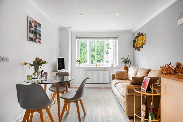 3 Bedroom Flat To Rent In Cortis Road, Putney Heath, London, SW15