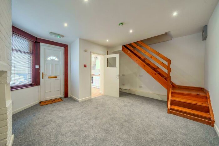 1 Bedroom Apartment To Rent In North Street, SN1