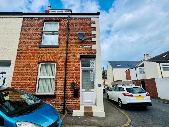 3 Bedroom End Of Terrace House For Sale In Oswy Street, Whitby, North Yorkshire, YO21