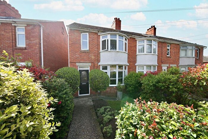 3 Bedroom Semi-Detached House For Sale In Abbotsbury Road, Weymouth, DT4