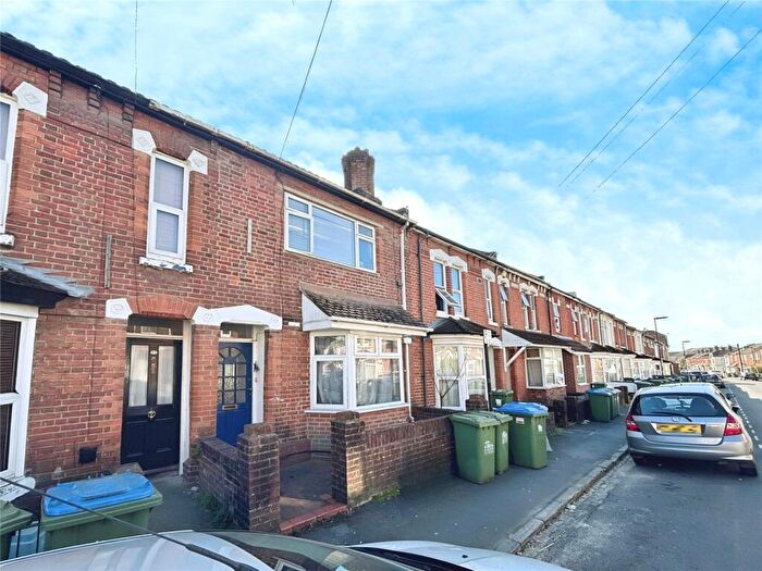 4 Bedroom House To Rent In Milton Road, Southampton, Hampshire, SO15