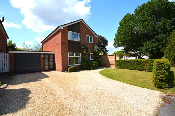 3 Bedroom Detached House For Sale In Lincoln Park, Amersham, HP7