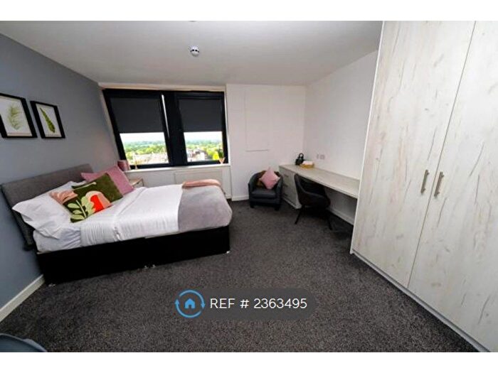 Studio To Rent In Queens Gardens, Hounslow, TW5