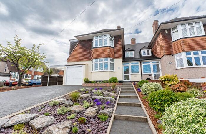 3 Bedroom Semi-Detached House For Sale In Bennetts Way, Shirley, Croydon, CR0