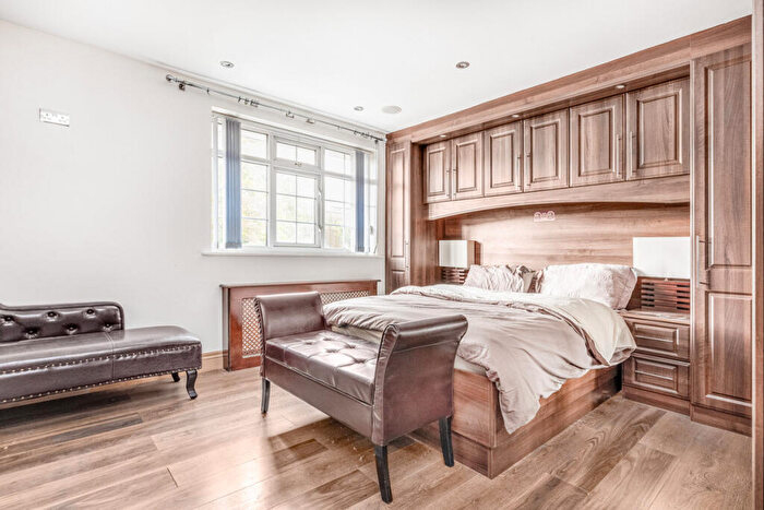 4 Bedroom Detached House For Sale In Sylvan Road, Crystal Palace, SE19