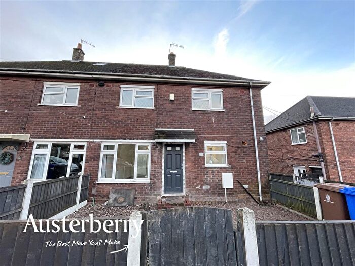 3 Bedroom Semi-Detached House To Rent In Farleigh Grove, Bentilee, Stoke-On-Trent, ST2