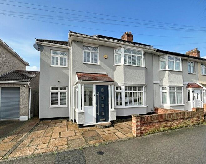 5 Bedroom End Of Terrace House For Sale In Kenneth Road, Romford, London, RM6