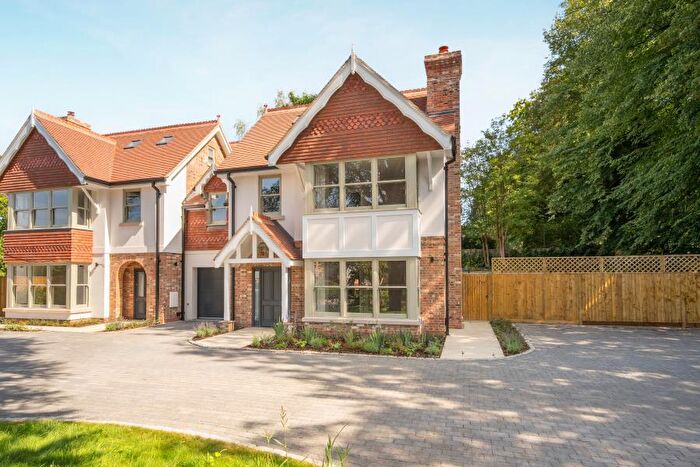 4 Bedroom Link Detached House To Rent In Beech Hill Road, Sunningdale, SL5