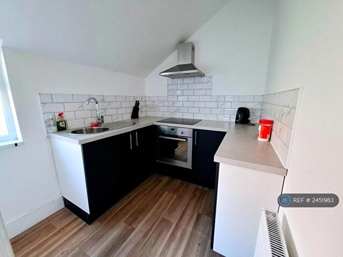 2 Bedroom Flat To Rent In Main Street, Barry, CF63