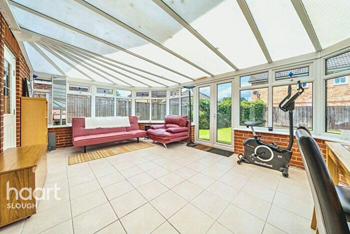 4 Bedroom Detached House For Sale In Moor Furlong, Slough, SL1