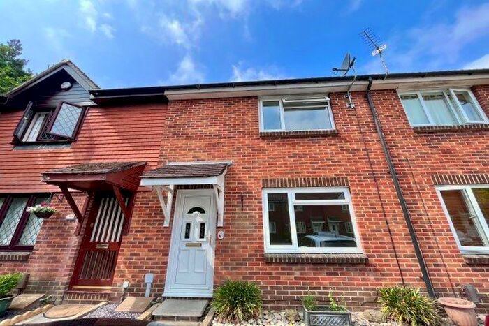 3 Bedroom Property To Rent In Bredy Close, Poole, BH17