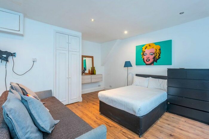 Studio To Rent In Collingham Place, London, SW5