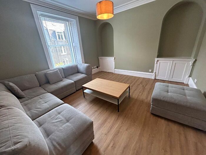 2 Bedroom Flat To Rent In Richmond Terrace, Rosemount, Aberdeen, AB25