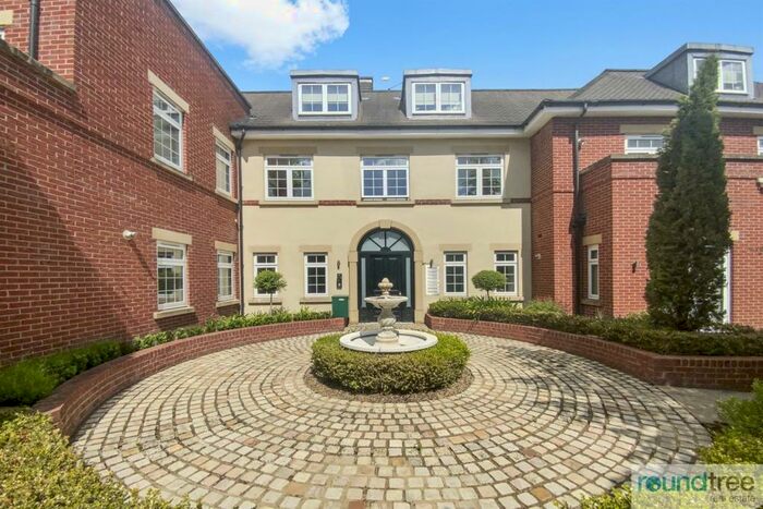 2 Bedroom Apartment To Rent In Halkin House, Downage, Hendon, NW4