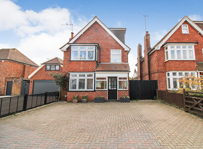 4 Bedroom Detached House For Sale In Whites Road, Farnborough, GU14