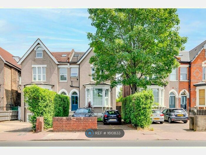 2 Bedroom Flat To Rent In Bedford Hill, Balham, SW12