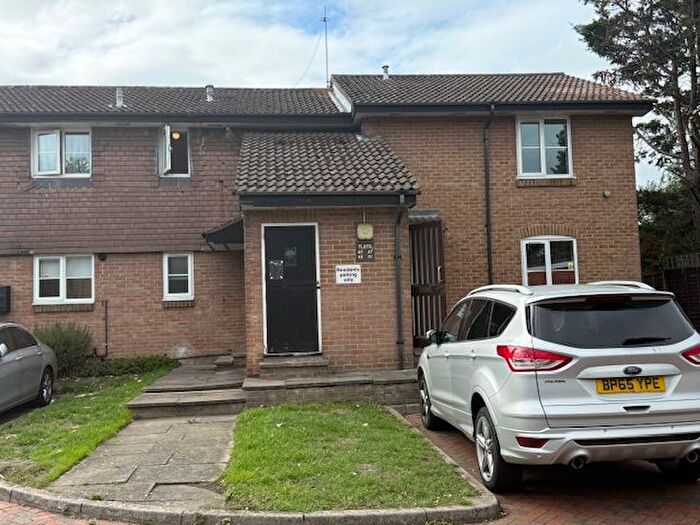 1 Bedroom Flat To Rent In Windsor Park Road, Hayes, UB3