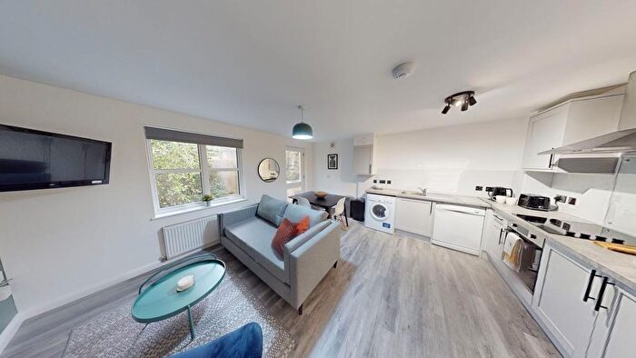 4 Bedroom Flat To Rent In , Piccadilly Place, BA1