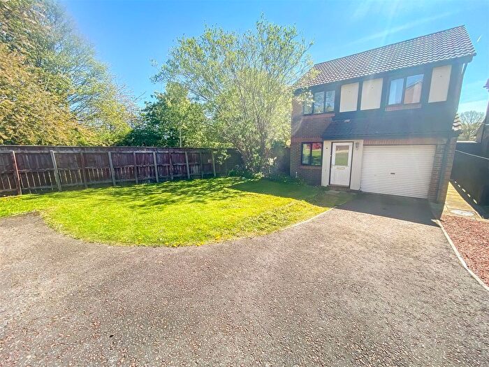 3 Bedroom Detached House For Sale In Lockyer Close, Newton Aycliffe, DL5