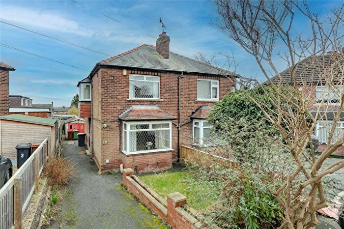 3 Bedroom Semi Detached House For Sale In New Street Gardens, Pudsey, West Yorkshire, LS28