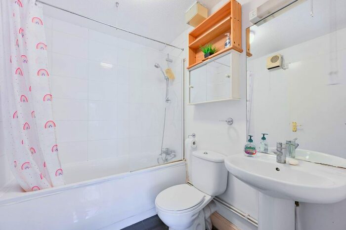 2 Bedroom Flat To Rent In Chapter Street, Westminster, London, SW1P