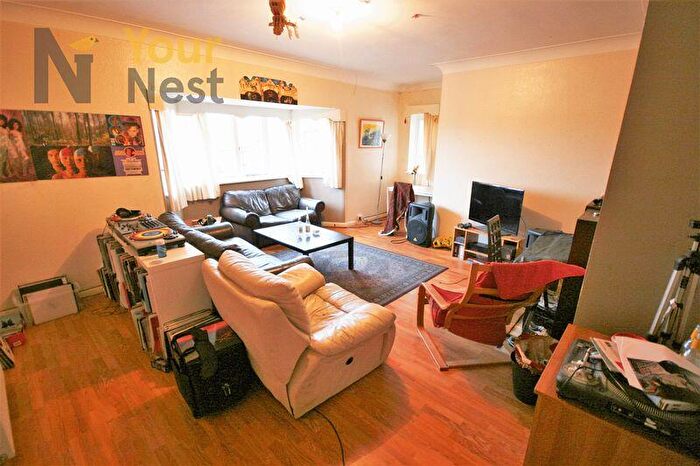 5 Bedroom House To Rent In Haddon Hall, Burley, LS4