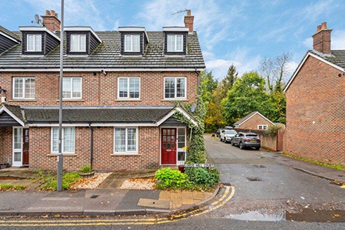 3 Bedroom End Terrace House For Sale In Waterside, Chesham, Buckinghamshire, HP5