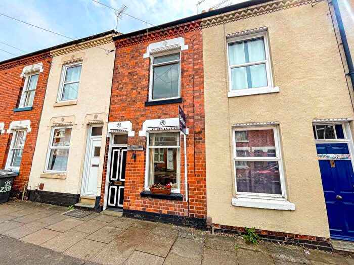 2 Bedroom Terraced House For Sale In Avenue Road Extension, Clarendon Park, Leicester, LE2