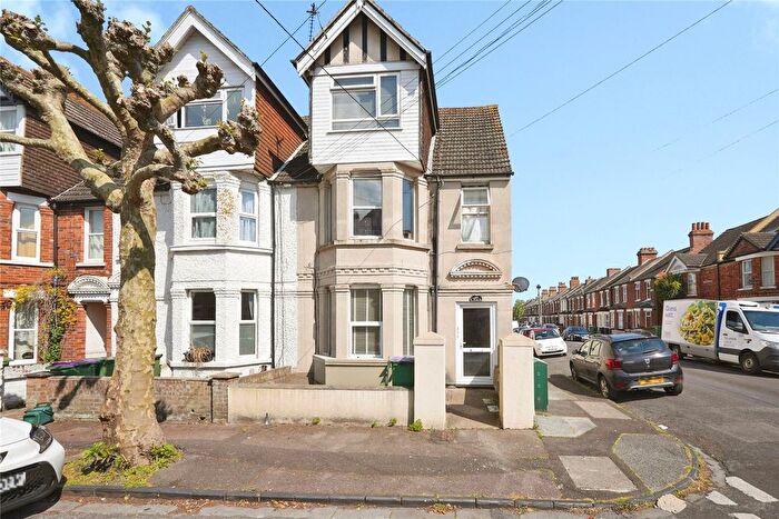 2 Bedroom Flat For Sale In Quested Road, Folkestone, Kent, CT19