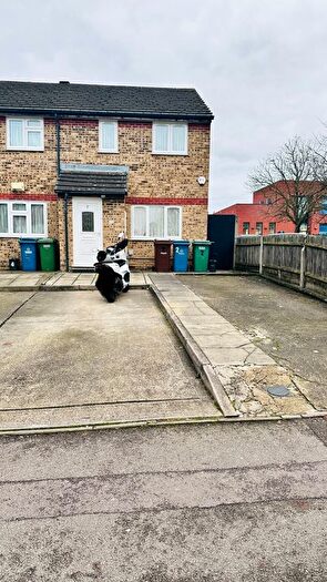 3 Bedroom Semi-Detached House To Rent In Kenmore Avenue, Harrow, HA3