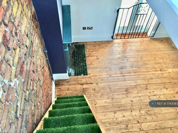 Studio To Rent In Crouch Hall Road, London, N8