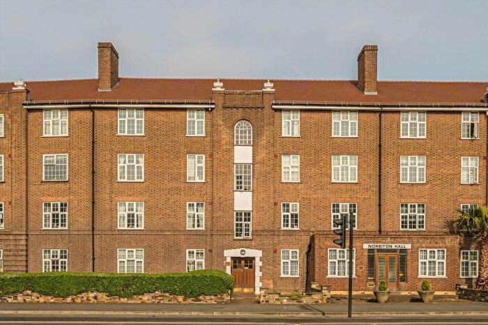 2 Bedroom Flat For Sale In London Road, Kingston Upon Thames, KT2