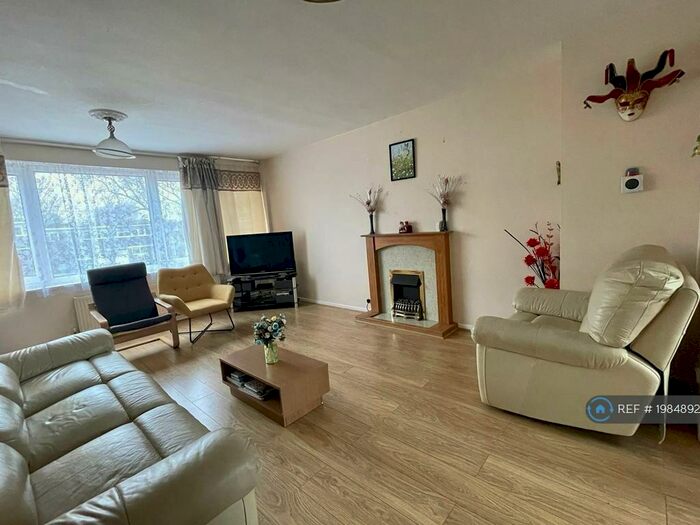 4 Bedroom Terraced House To Rent In Bracewood Gardens, Croydon, CR0