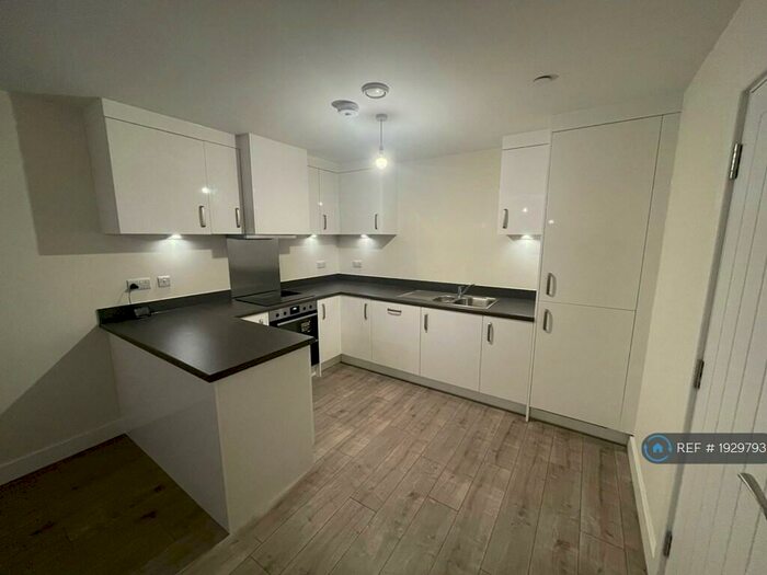 2 Bedroom Flat To Rent In Station Road, Corby, NN17