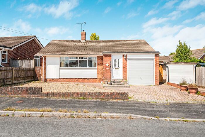 3 Bedroom Flat For Sale In Larchfield Way, Horndean, PO8