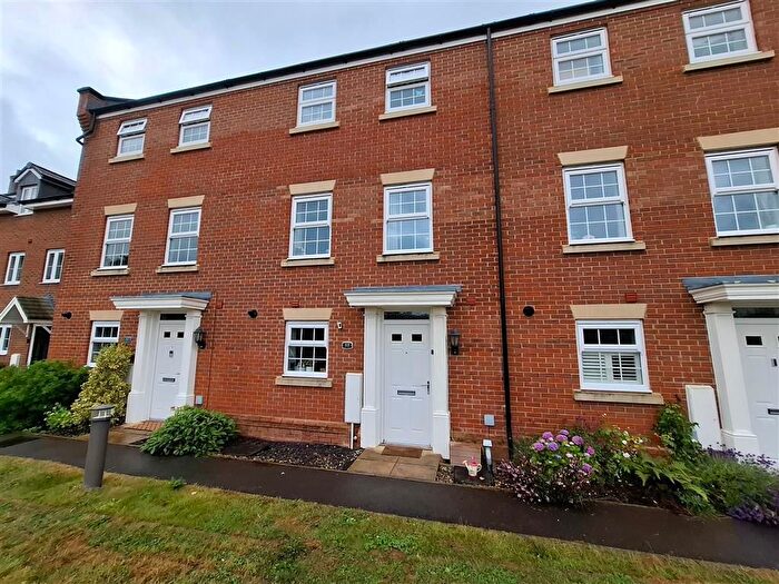 4 Bedroom Property To Rent In Pipit Walk, Hemel Hempstead, HP3