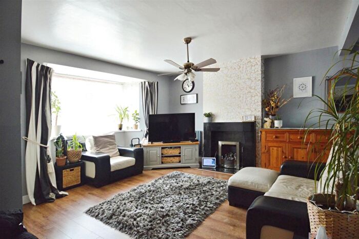 3 Bedroom End Of Terrace House For Sale In Mortimer Avenue, Anlaby, Hull, HU10