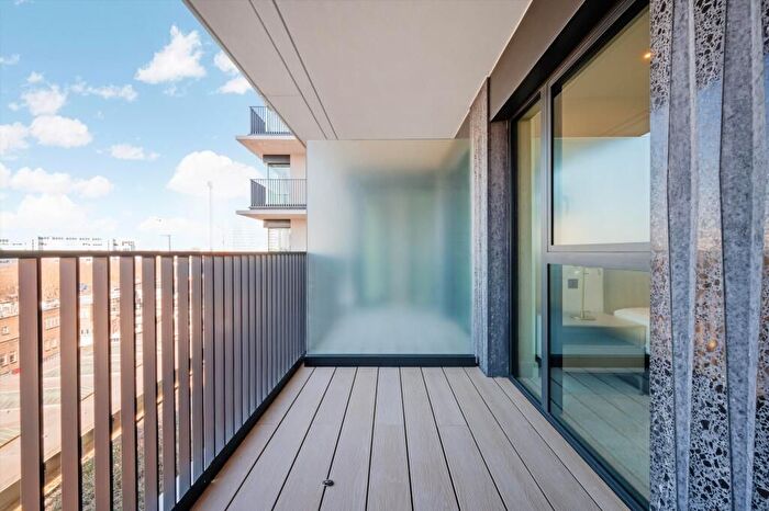 1 Bedroom Flat For Sale In Westmont Apartments, Fountain Park Way, London, W12