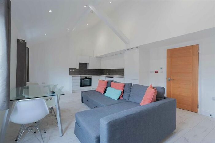 3 Bedroom Flat To Rent In Conway Street, London, W1T