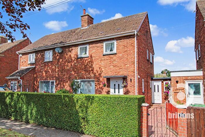 3 Bedroom Semi-Detached House For Sale In Beautifully Presented Family Home On Kingsway, King's Lynn, PE30
