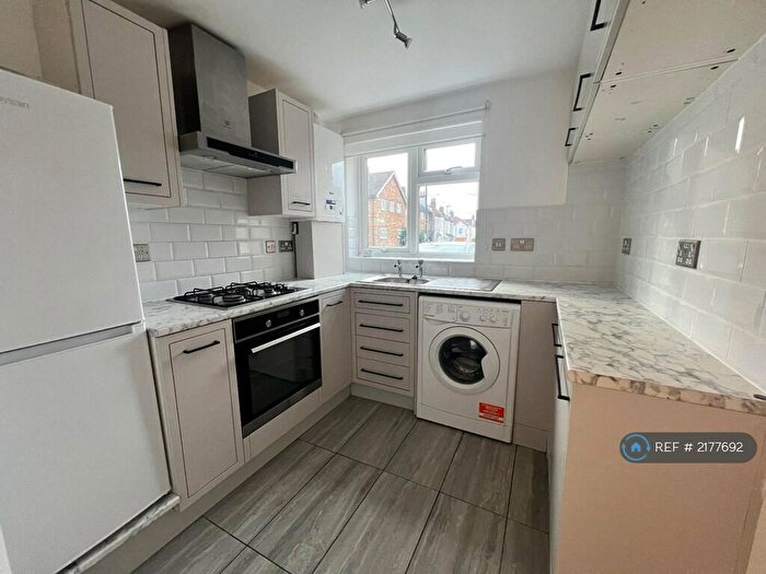 2 Bedroom Flat To Rent In Plumstead, London, SE18