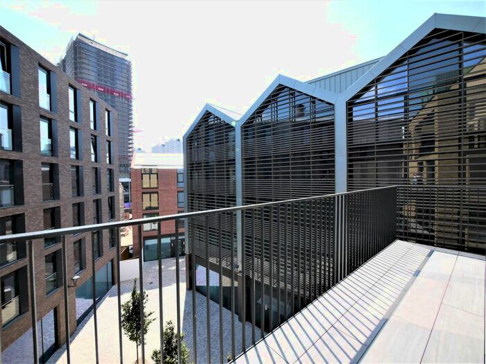 3 Bedroom Flat To Rent In Gowing House, Drapers Yard, London, SW18