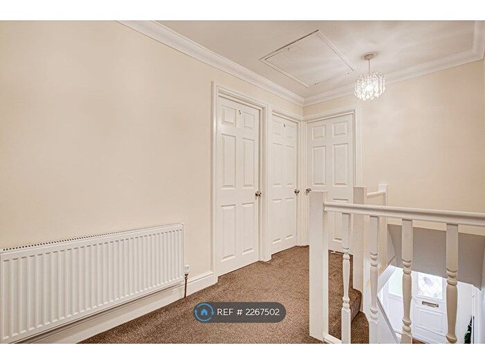 6 Bedroom Semi-Detached House To Rent In Alandale Close, Reading, RG2